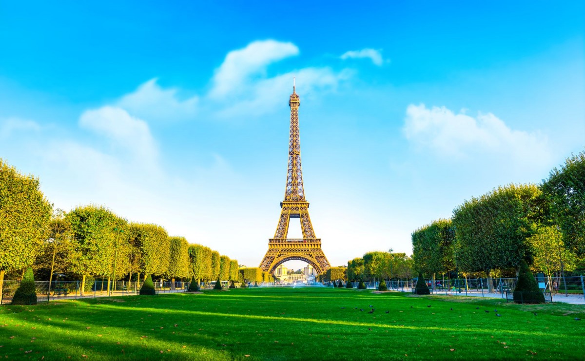 Eiffel Tower: Exploring the Second Floor